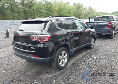 2018 Jeep Compass Latitude 4X4 z USA, uszkodzony, nr VIN 3C4NJDBB1JT434733